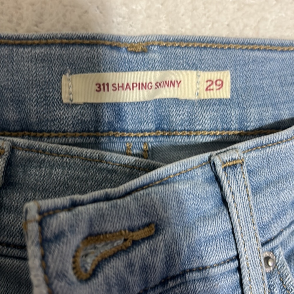 Levi’s - Picture 2 of 4